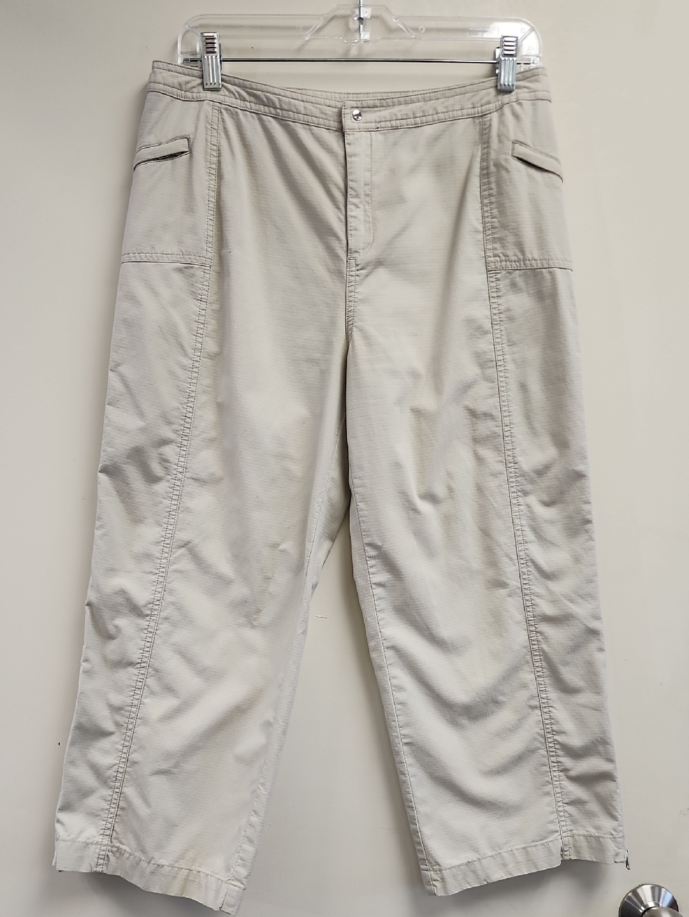 Hillard & Hanson Beige Cargo Capri Pants Size 10